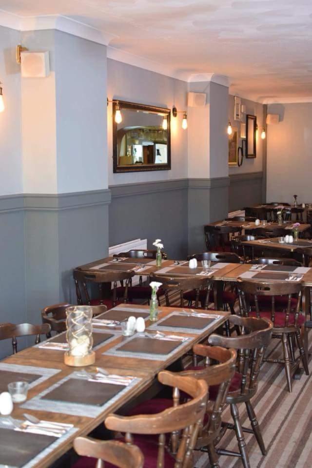 Stag & Pheasant Inn 캐멀 외부 사진